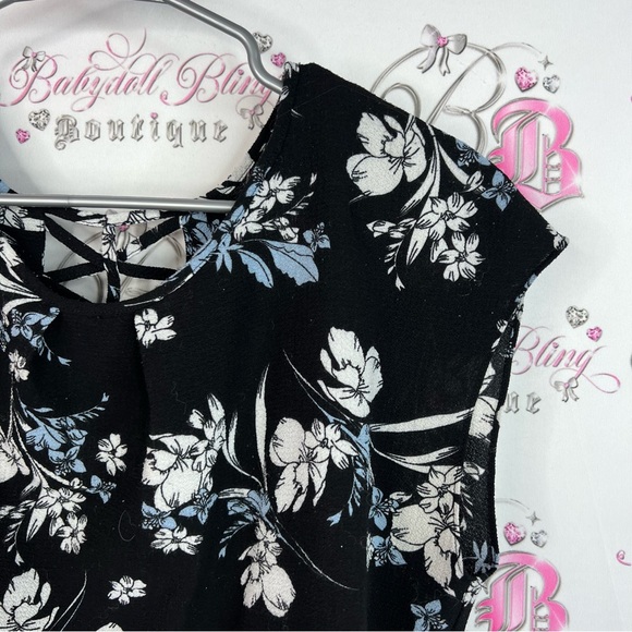 Cleo top tank style criss cross Black and White Floral Blouse blue - Picture 5 of 9